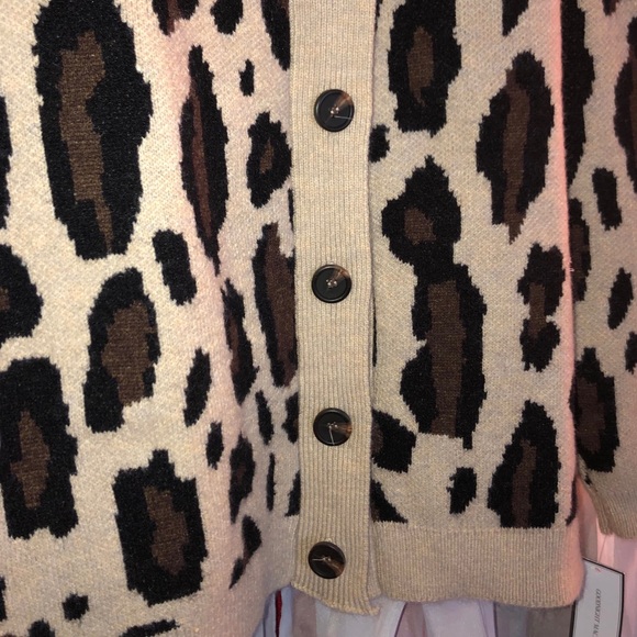 Goodnight Macaroon Aditi Leopard Cardigan - Picture 6 of 11